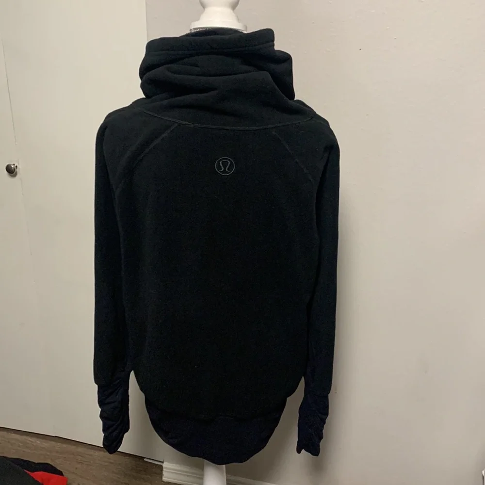 Lululemon jacket - Picture 4 of 9